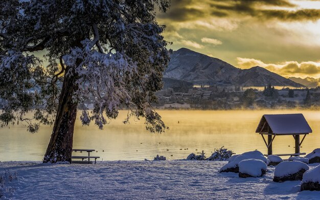 Impresionante foto del lago Wanaka en la aldea de Wanaka, Nueva Zelanda