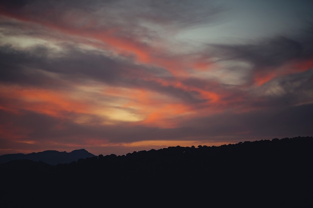 Impresionante paisaje de cielo nublado