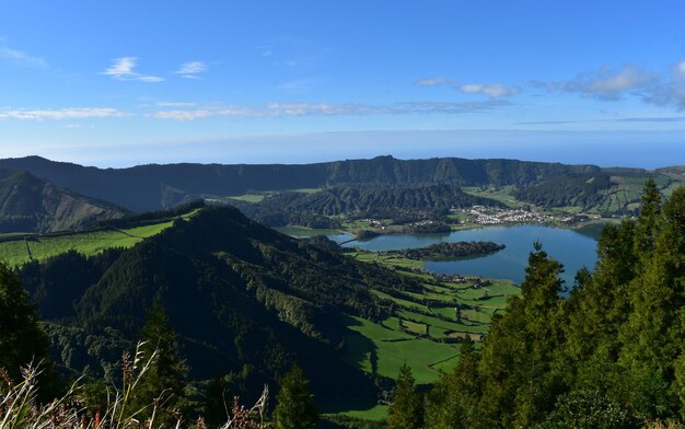 Impresionante paisaje escénico de Sete Cidades en Portugal