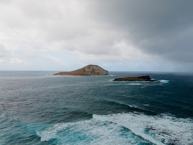 Impresionante paisaje de hawaii con océano