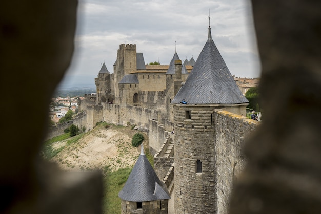 Foto gratuita impresionante vista de la ciudadela de carcassonne capturada en el sur de francia