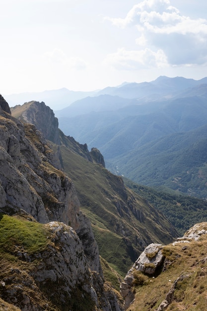 Impresionante vista de hermosas montañas.