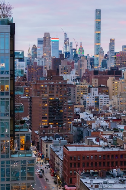 Impresionante vista del paisaje urbano de Nueva York en un hermoso fondo de amanecer