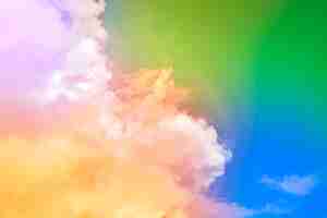 Foto gratuita increíble cielo de arte hermoso con nubes de colores