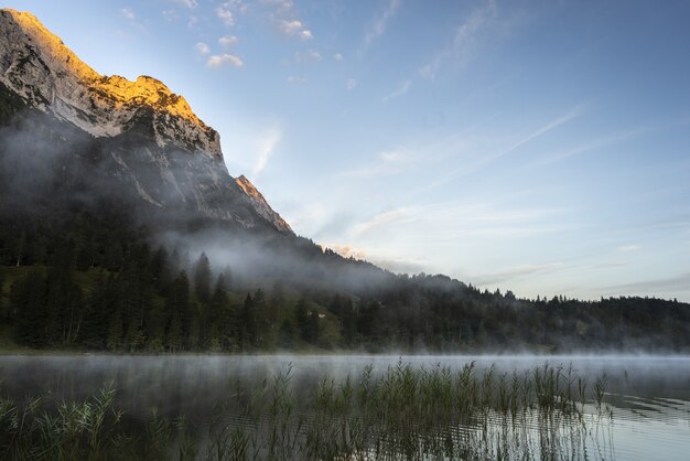 Increíble foto del lago Ferchensee en Baviera, Alemania