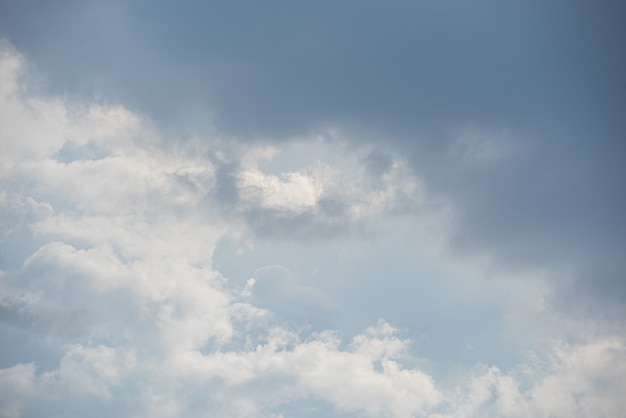 Increíble hermoso cielo con nubes