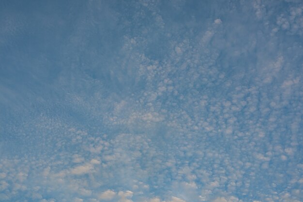 Increíble hermoso cielo con nubes