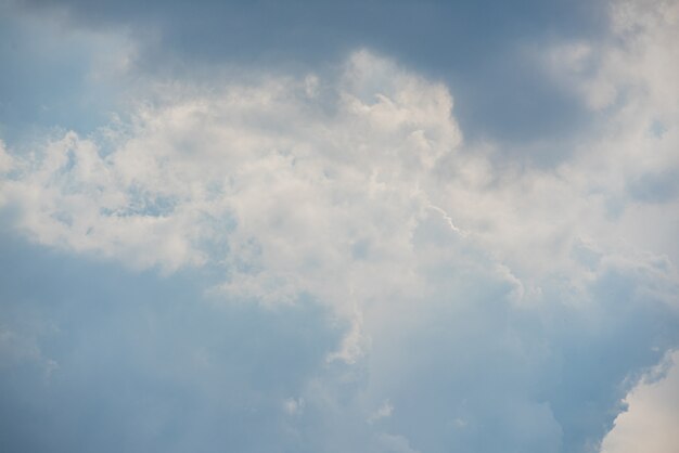 Increíble hermoso cielo con nubes