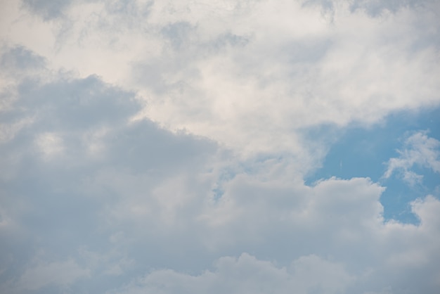 Increíble hermoso cielo con nubes