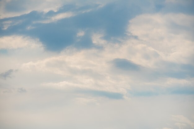 Increíble hermoso cielo con nubes