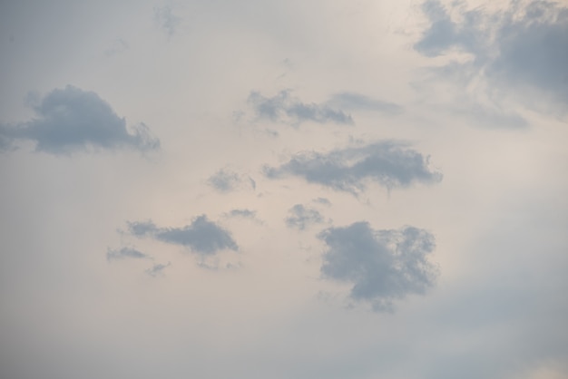 Increíble hermoso cielo con nubes