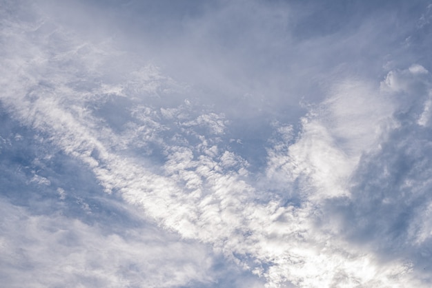 Increíble hermoso cielo con nubes