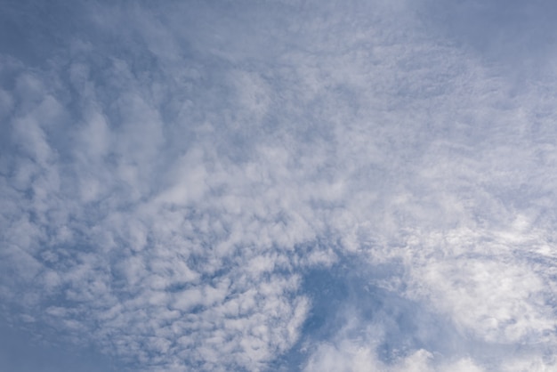 Increíble hermoso cielo con nubes