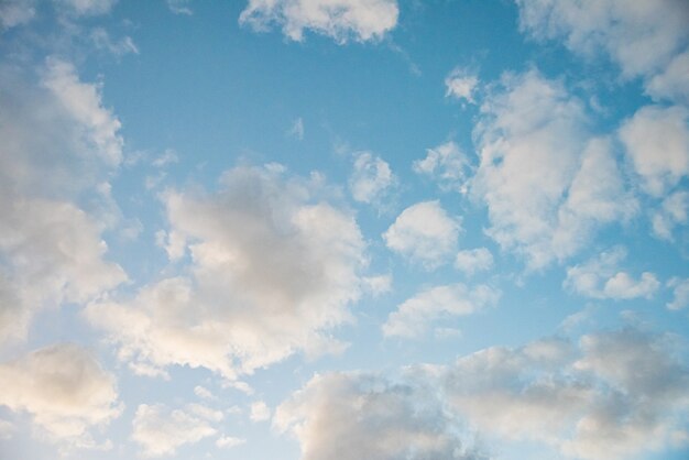 Increíble hermoso cielo con nubes