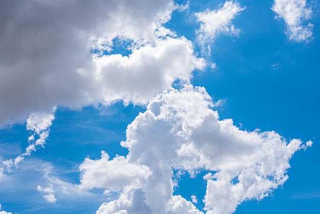 Increíble hermoso cielo con nubes