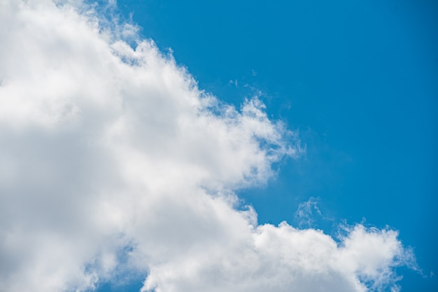 Increíble hermoso cielo con nubes