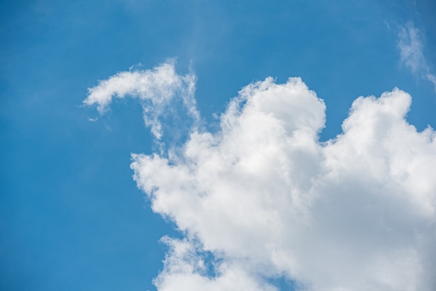 Increíble hermoso cielo con nubes