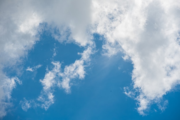 Increíble hermoso cielo con nubes