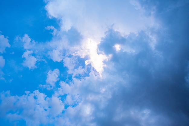 Increíble hermoso cielo con nubes