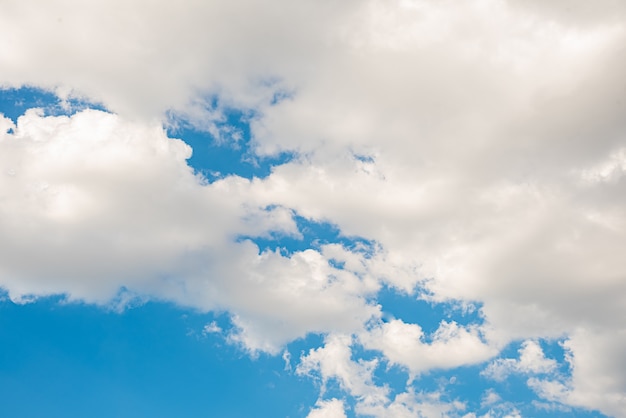 Increíble hermoso cielo con nubes