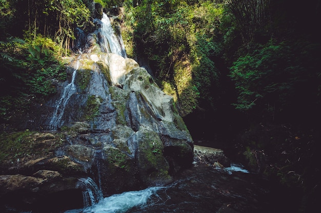 Increíble vista de la cascada.