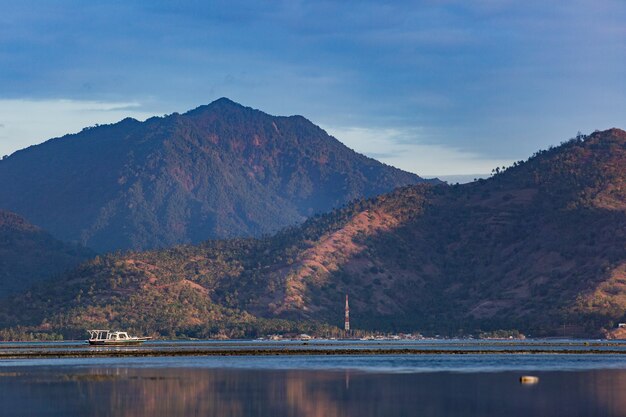 Increíble vista de la isla durante el amanecer.