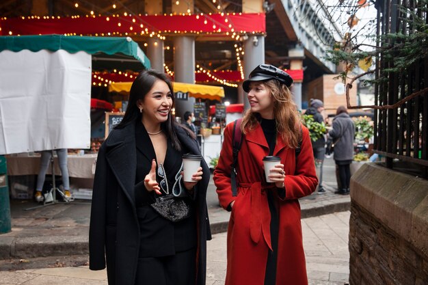 Influencers paseando por la ciudad