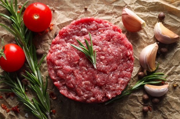 Foto gratuita ingrediente para cocinar carne molida de carne a la parrilla