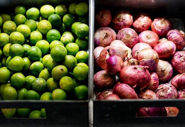 Ingredientes para cocinar cal y cebolla roja