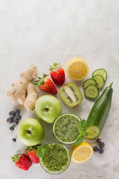 Ingredientes para un delicioso smoothie verde