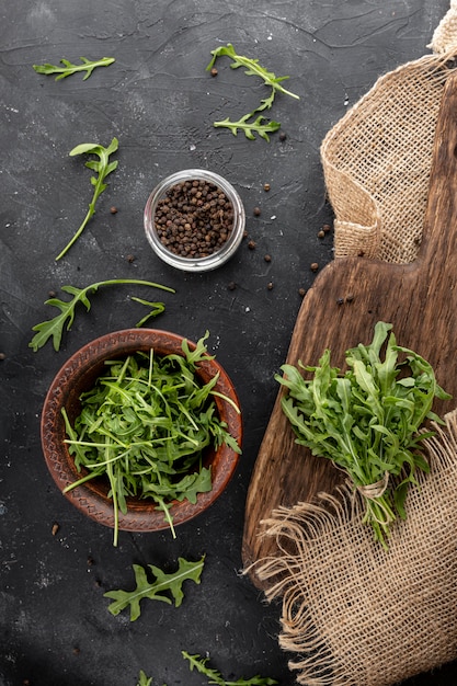 Foto gratuita ingredientes de ensalada de vista superior