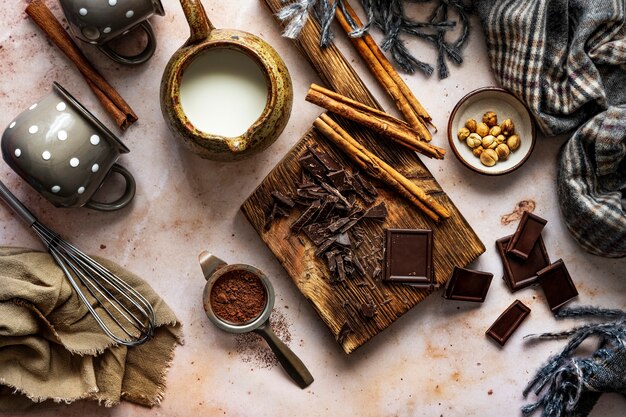 Ingredientes para la fotografía de comida de chocolate caliente de vacaciones de invierno