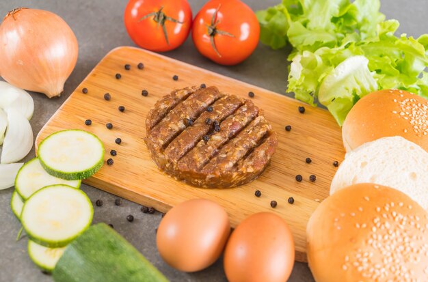 Foto gratuita ingredientes de hamburguesa