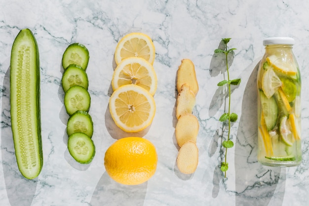 Ingredientes para un jugo saludable.