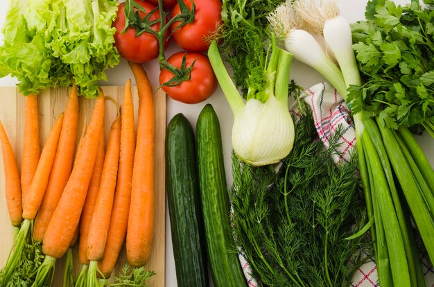 Ingredientes saludables de una ensalada