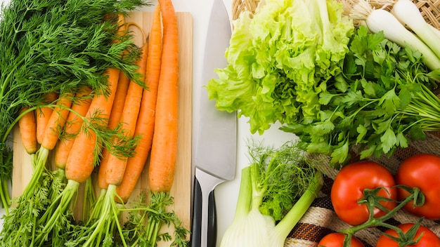 Ingredientes saludables de una ensalada