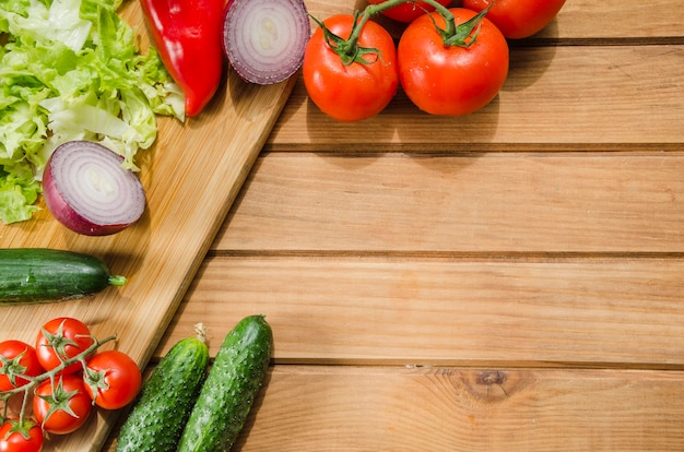 Ingredientes saludables de una ensalada