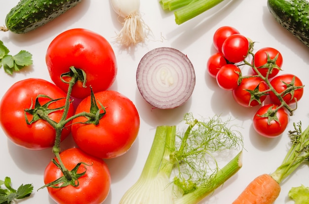 Ingredientes saludables de una ensalada