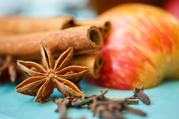 Ingredientes de la tarta de manzana con clavo de olor y canela