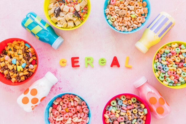 Inscripción de cereales con cuencos en mesa de luz