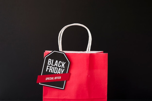 Foto gratuita inscripción viernes negro en bolsa de compras.