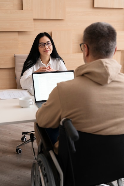 Foto gratuita integración social del equipo de trabajo.