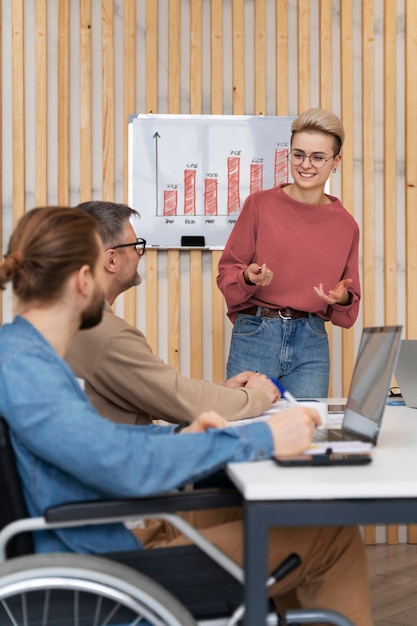 Foto gratuita integración social del equipo de trabajo.