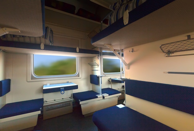 Foto gratuita interior, cama, tren