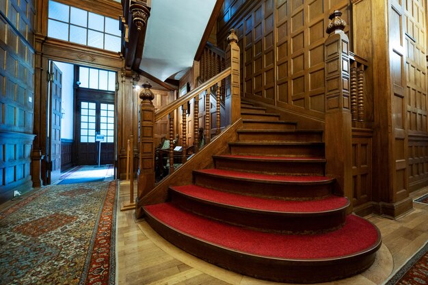 Interior del castillo de Pelisor en Rumania