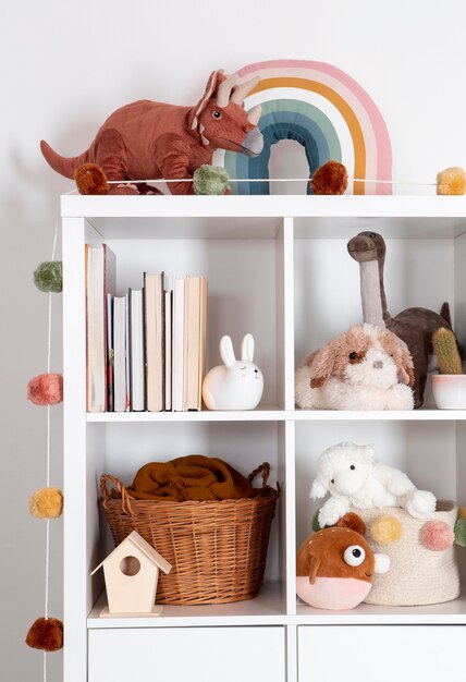 Interior de la decoración de la habitación de los niños con juguetes.