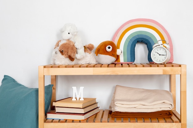 Interior de la decoración de la habitación de los niños con juguetes.