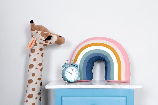 Interior de la decoración de la habitación de los niños con juguetes.