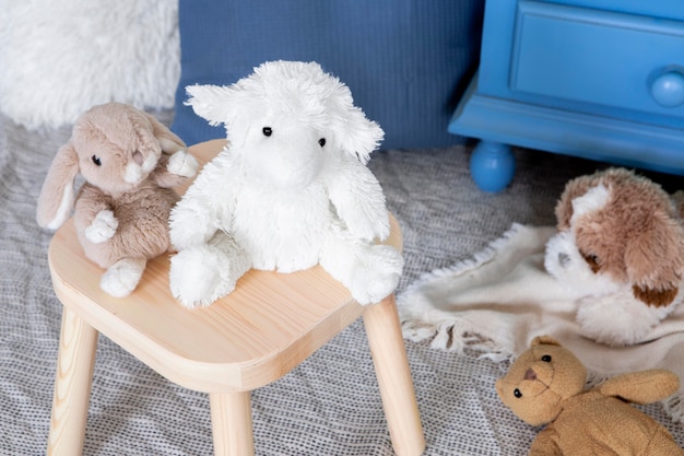 Foto gratuita interior de la decoración de la habitación de los niños con juguetes.