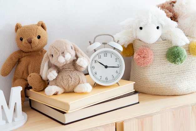 Interior de la decoración de la habitación de los niños con juguetes.